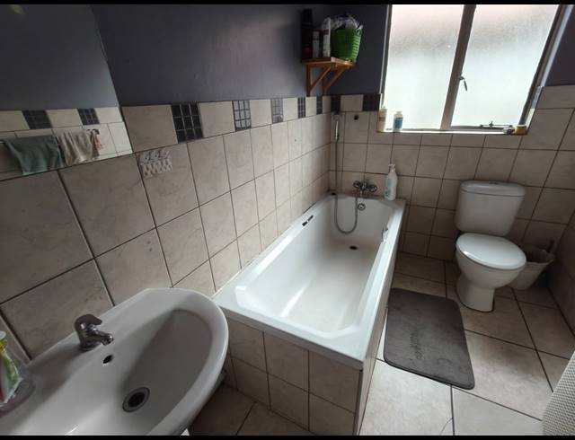 3 BEDROOM TOWNHOUSE FOR SALE IN OOS EINDE